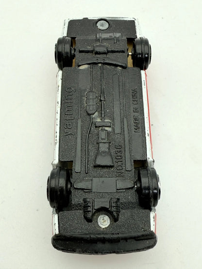 Sportowe Coupe Yatming Biało-Czerwony 1:60 – zdjęcie 8