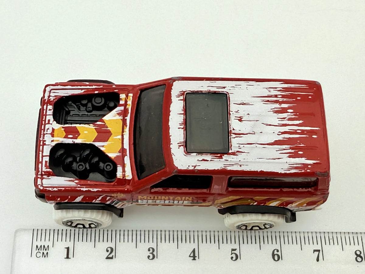 Nissan Patrol Custom Hot Wheels 2022 Czerwony 1:64 – zdjęcie 8