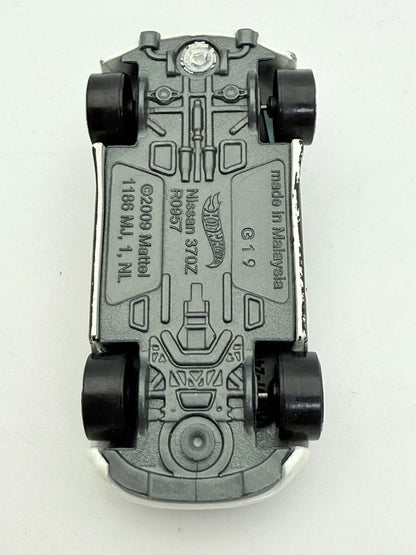 Nissan 370Z Hot Wheels Biały 1:64 – zdjęcie 8