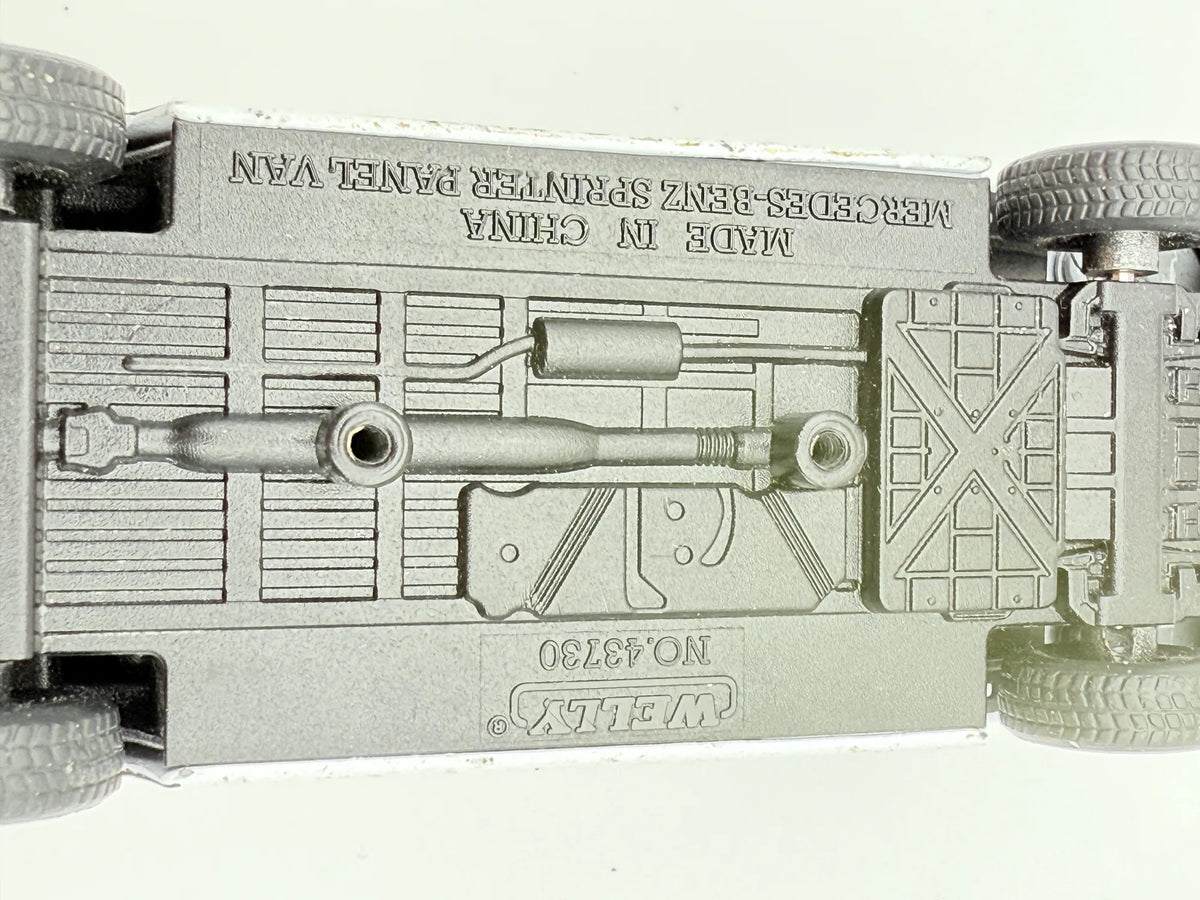 MERCEDES-BENZ SPRINTER PANEL VAN, Welly, Karetka Die cast 43730 Biały 1:43 – zdjęcie 8