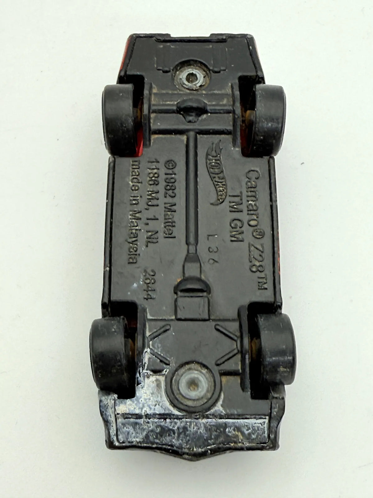 Camaro Z28 Hot Wheels Czarna 1:64 – zdjęcie 8