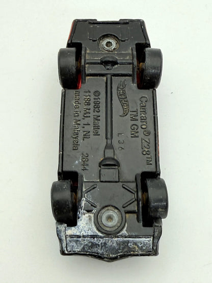 Camaro Z28 Hot Wheels Czarna 1:64 – zdjęcie 8