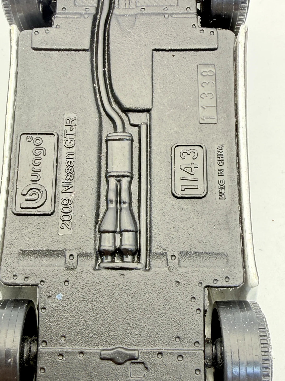 2009 NISSAN GT-R, Bburago 2009, Die cast 1143, Biały, 1:43, Resoraki – zdjęcie 8