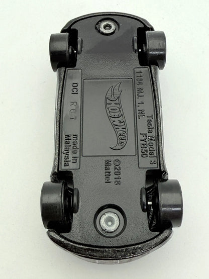 Tesla Model 3 Hot Wheels Czarna 1:64 – zdjęcie 9