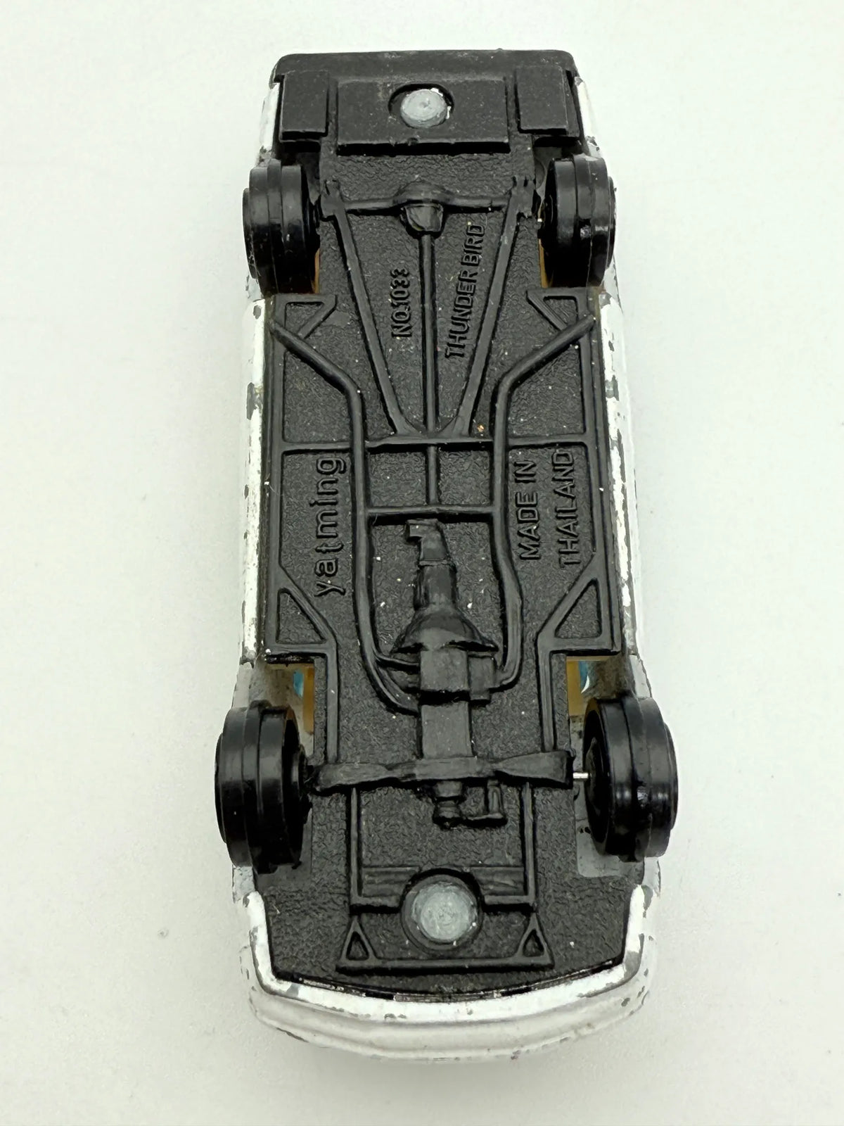 Thunder Bird Yatming Biały 1:64 – zdjęcie 9