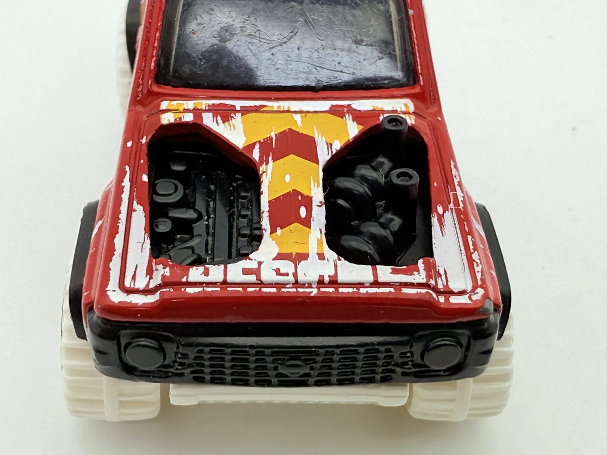 Nissan Patrol Custom Hot Wheels 2022 Czerwony 1:64 – zdjęcie 9