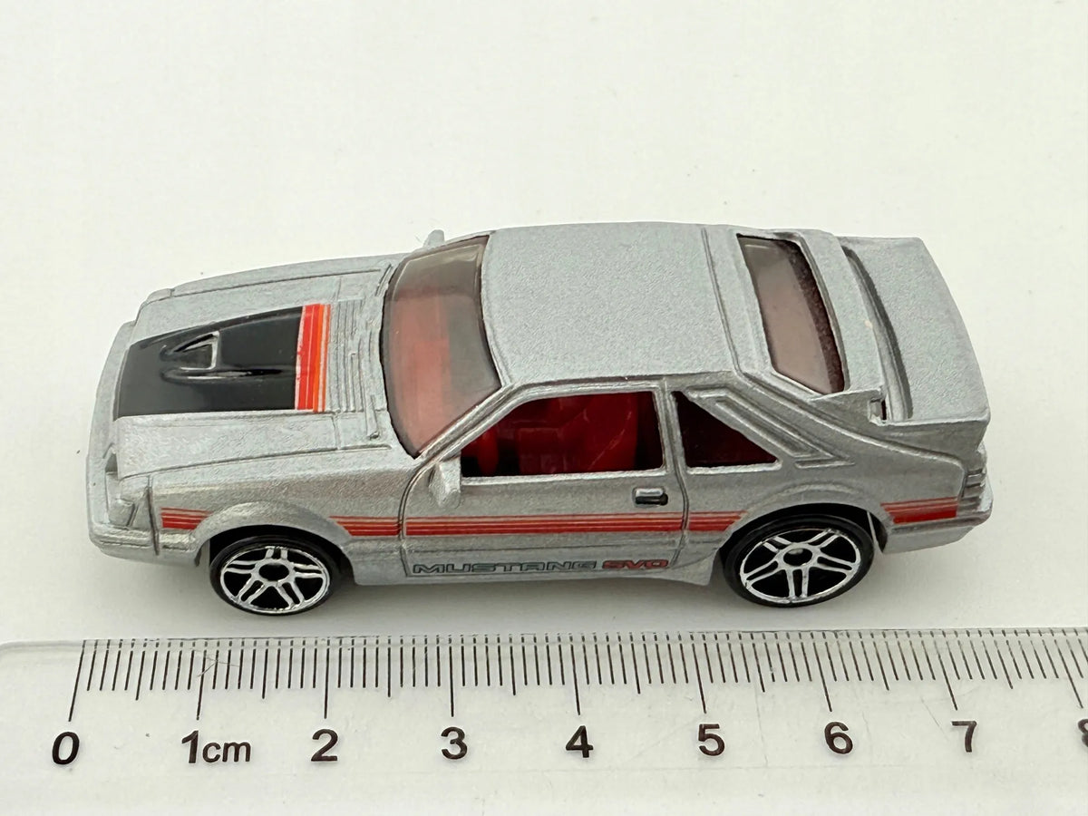 '84 MUSTANG SVO, Hot Wheels 2011, Die cast, Srebrny, 1:64, Resoraki – zdjęcie 9