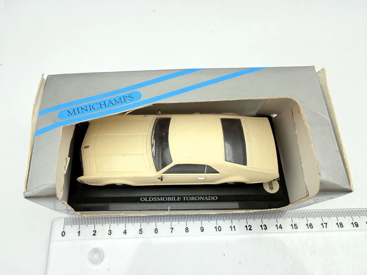 OLDSMOBILE TORONADO, Minichamps, Die cast, Kremowy, 1:43, Resoraki – zdjęcie 9