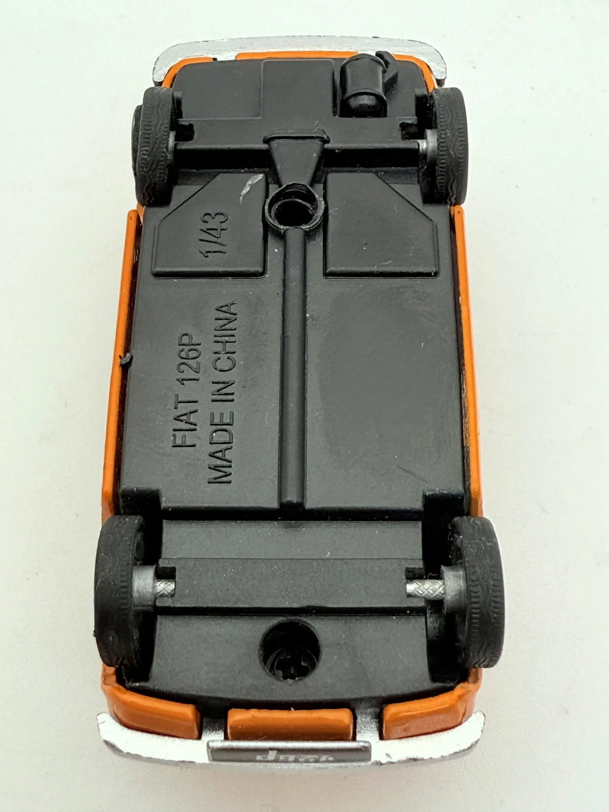 Fiat 126P Pomarańczowa 1:43 – zdjęcie 12