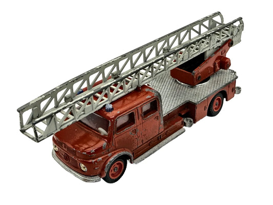 Feuerwehrdrehleiter Mercedes-Benz Metz Dl30 Straż pożarna Matchbox 1:50