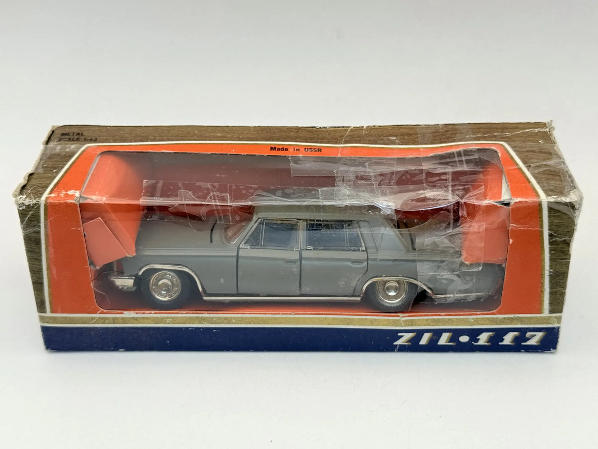 Limuzyna ZIL-117 Автомобили Ссср Saratov '80 Szary 1:43 Made in ZSRR