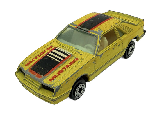 '80 Ford Mustang Pace Car Yatming Żółty 1:64