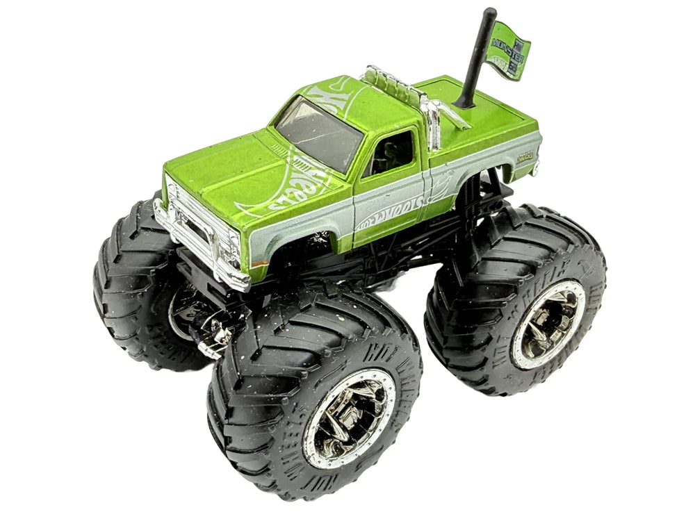 MONSTER TRUCK Chevrolecie Silverado 1983, Hot Wheels, Die cast MT, 1:64