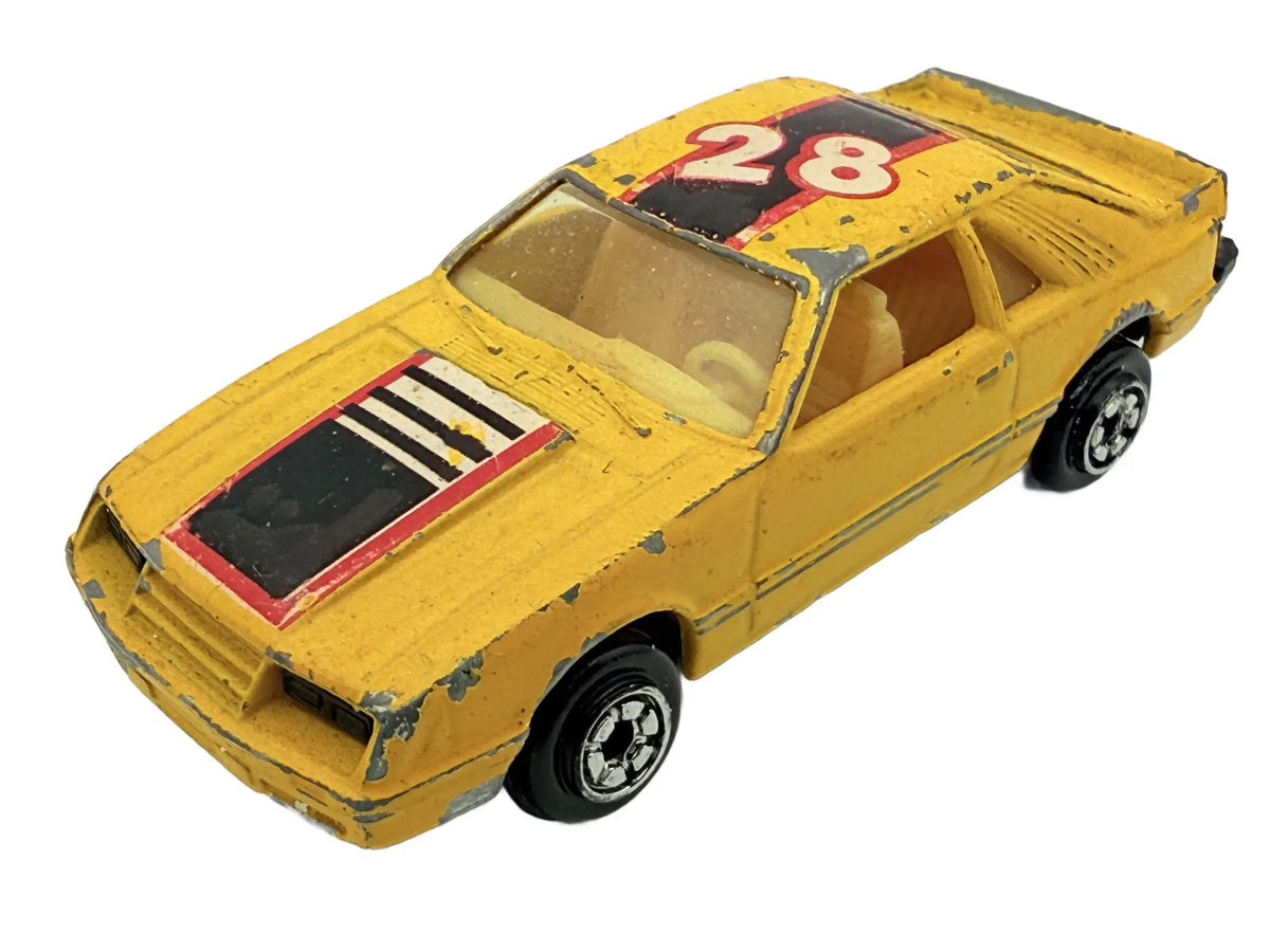 Ford Mustang Yatming Żółta 1:64