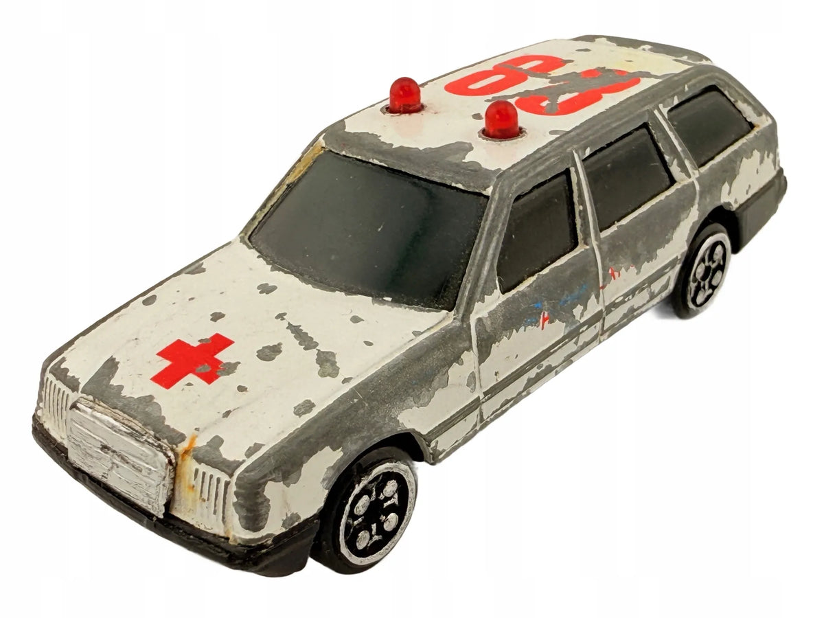 AMBULANCE, Resoraki, Die cast 8917, Biały, 1:64
