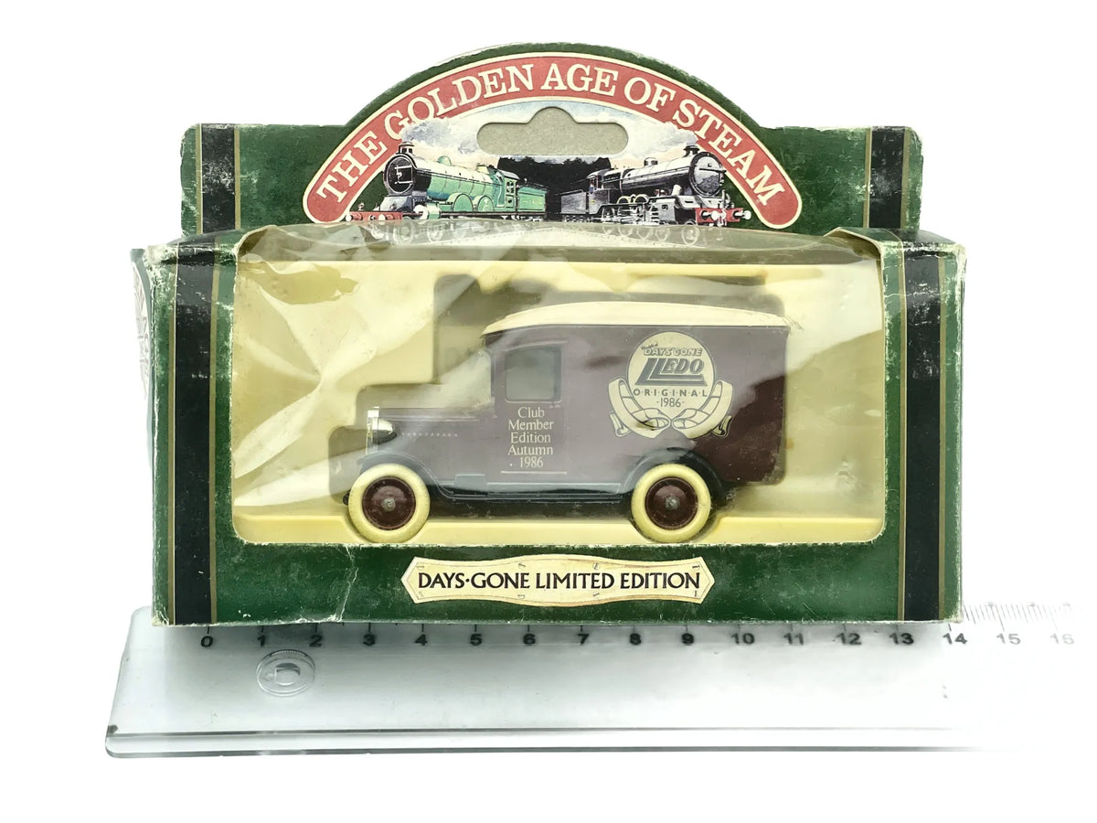 Ford Model A Van Lledo 1993 Days Gone 1:48 LMS Pudełko Czarny