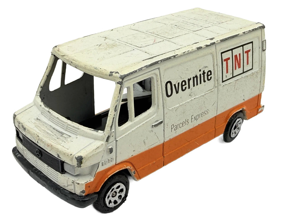 MERCEDES BENZ 207D OVERNITE TNT, Corgi, Die cast, Biały, 1:43, Resoraki