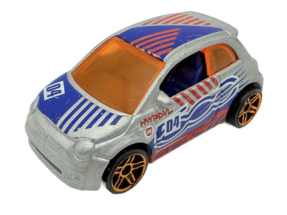 Fiat 500 Hot Wheels 2013 Srebrna 1:64