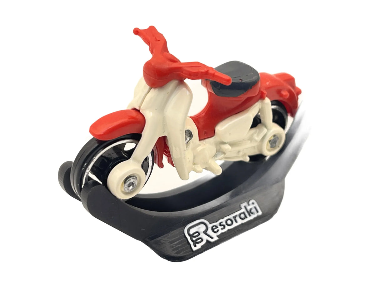 MOTOCYKL Honda Super Cub, Hot Wheels 2022 + Stojak Resoraki, R32, 1:64