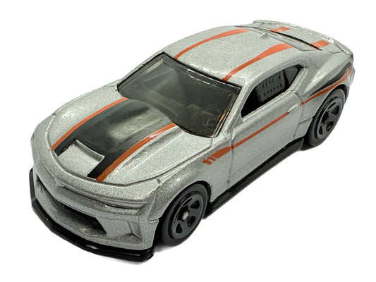 2018 Copo Camaro Hot Wheels 2018 Srebrny 1:64