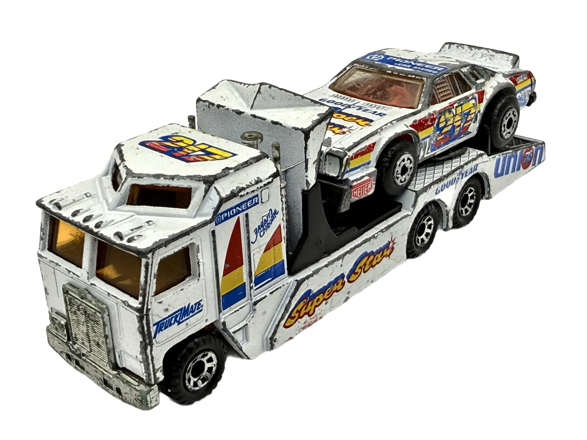 Team Convoy TM-2 Kenworth + Chevy Pro Truckmate Matchbox 1983 Biały 1:80