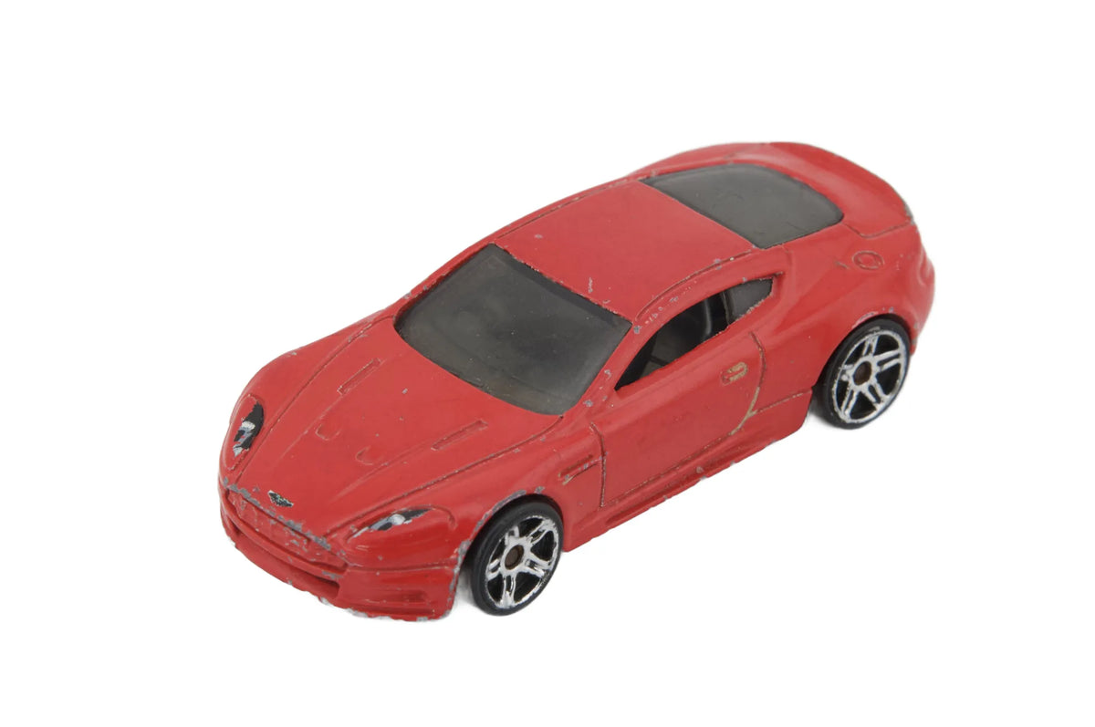 Aston Martin Hot Wheels Czerwony 1:64