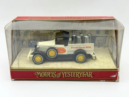 FORD MODEL A PICKUP Models of Yeasteryear Matchbox Biały 1:40 Made in Macau
