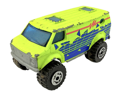 4X4 Chevy Van Matchbox Żółty 1:64