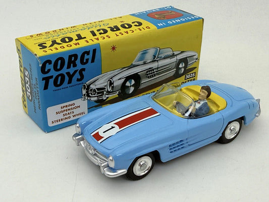 MERCEDES-BENZ 300 SL ROADSTER Corgi Błękitny 1:43 Figurka Kierowcy