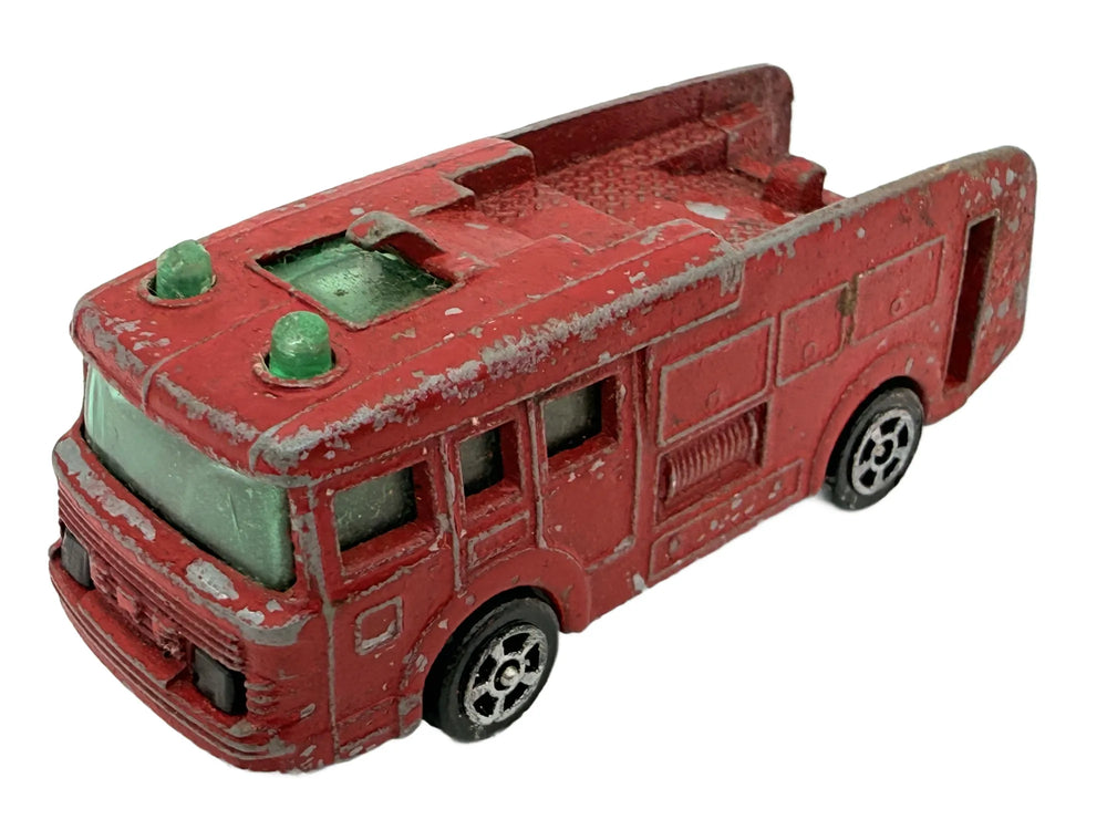 Fre Fire Tender Corgi Czerwony 1:64 Made in Wielka Brytania