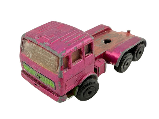 Mercedes-Benz Lp Ciągnik Siodłowy Superfast Matchbox Różowy 1:80