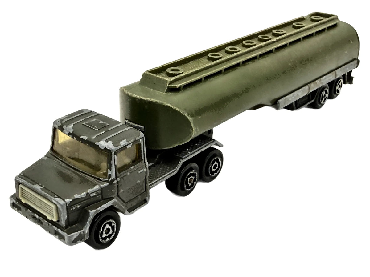 Ciężarówka CYSTERNA WOJSKOWA Majorette 1970 Oliwkowy 1:100 Made in France