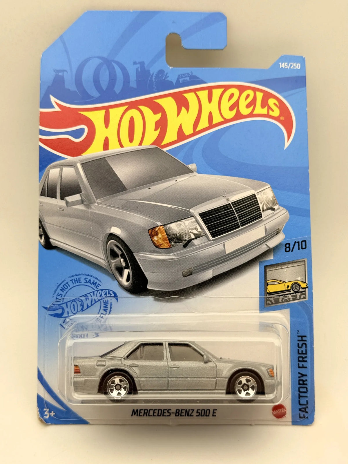 Mercedes-Benz 500 E Factory Fresh Hot Wheels 2020 Srebrny 1:64
