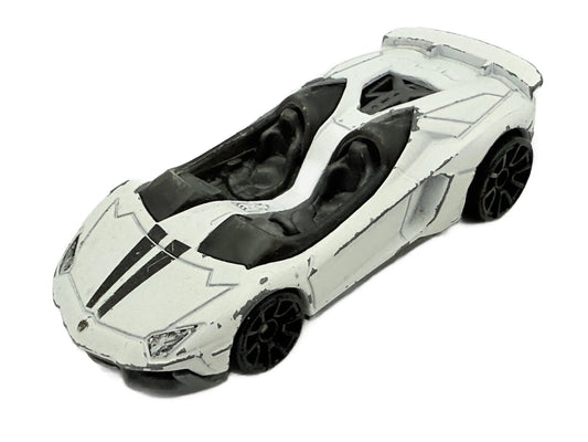Lamborghini Aventador J, Hot Wheels 2013, die cast resoraki, 1:64. biały