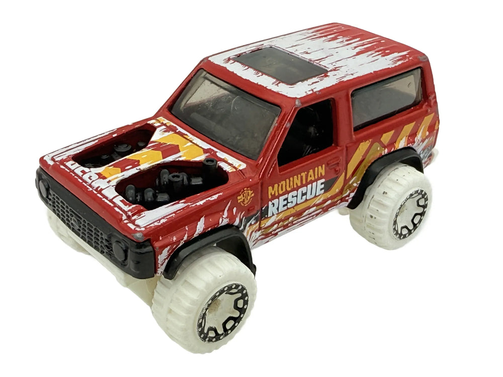 Nissan Patrol Custom Hot Wheels 2022 Czerwony 1:64