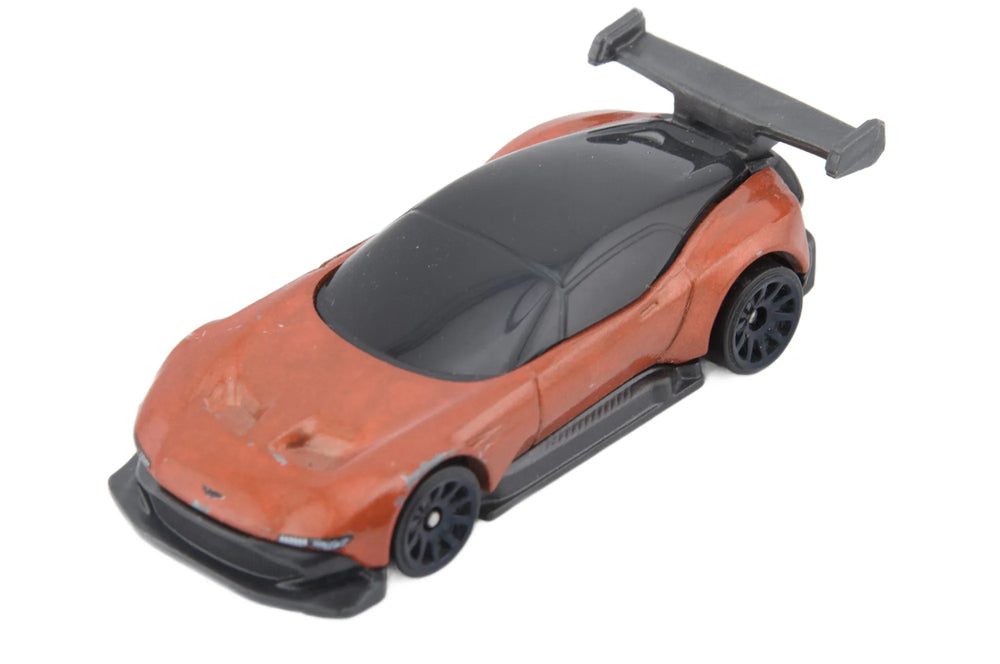 Aston Martin Vulcan Hot Wheels Pomarańczowy 1:64