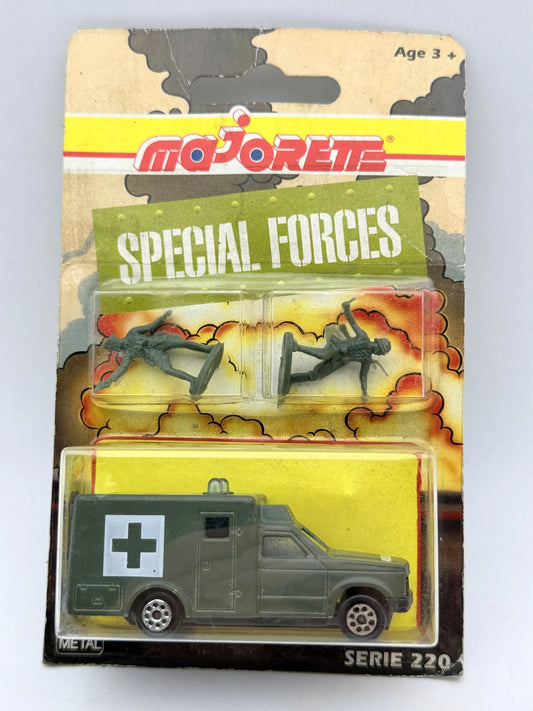 Chevy S-10 Wojskowy Ambulans z żołnierzykami Majorette 1980 1:64 Ambulance