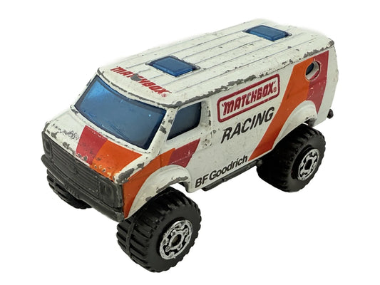 4X4 CHEVY VAN Matchbox 1981 Biały 1:74 Made in Macau 2xMetal