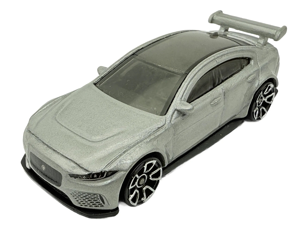 Jaguar XE SV Project 8, Hot Wheels 2018, die cast resoraki, 1:64