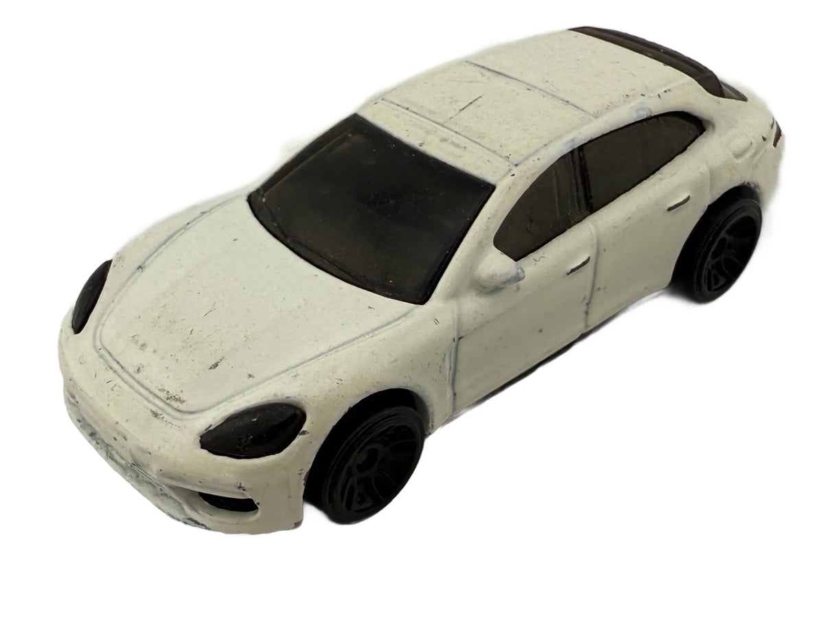 Porsche Panamera Turbo S E-Hybrid Sport Turismo Hot Wheels 2018 Biały 1:64