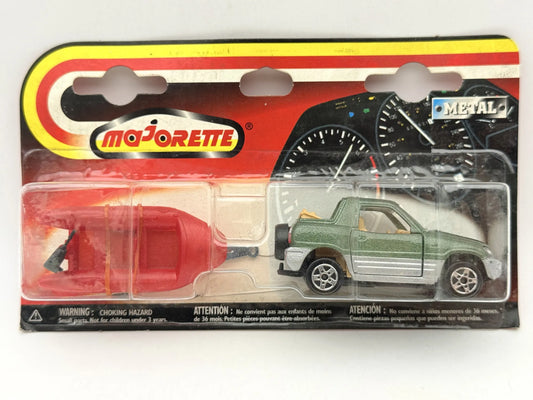 TOYOTA RAV4 Z PRZYCZEPĄ NA PONTON Majorette '90 Zielony 1:64