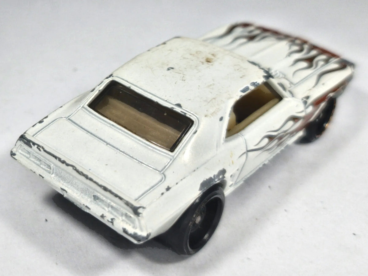 '69 Camaro Hot Wheels 2007 1:64 Luzak Biały – zdjęcie 3