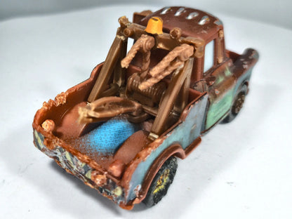 Tow Mater Disney/Pixar 2019 Cars 1:64 Pomoc drogowa Luzak Brązowy Zlomek – zdjęcie 3