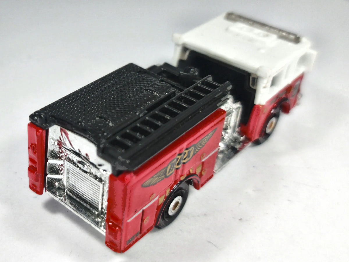 Pierce Dash Fire Engine Matchbox 1:64 Wóz strażacki Luzak Straż pożarna – zdjęcie 3