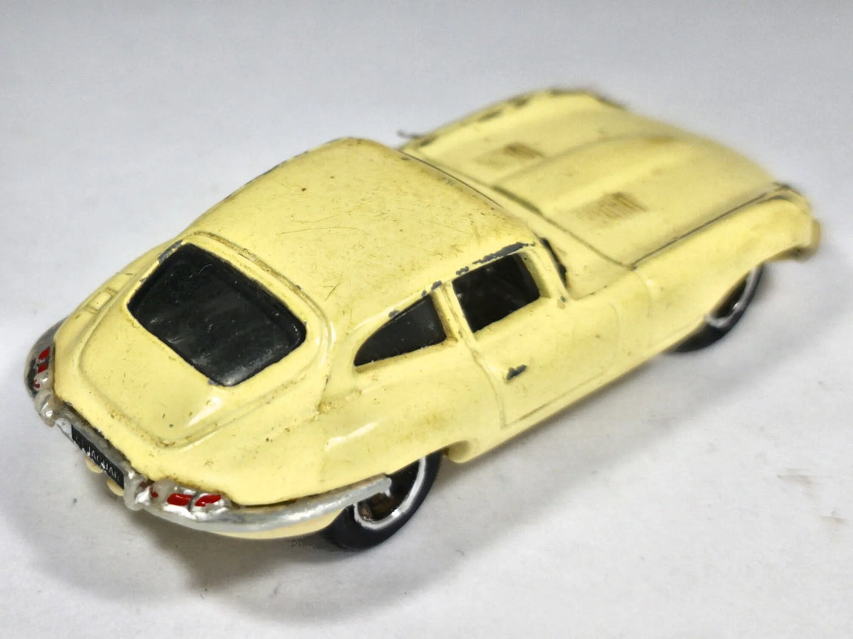 Jaguar E-Type Coupe Matchbox '90 Kremowy 1:64 – zdjęcie 3
