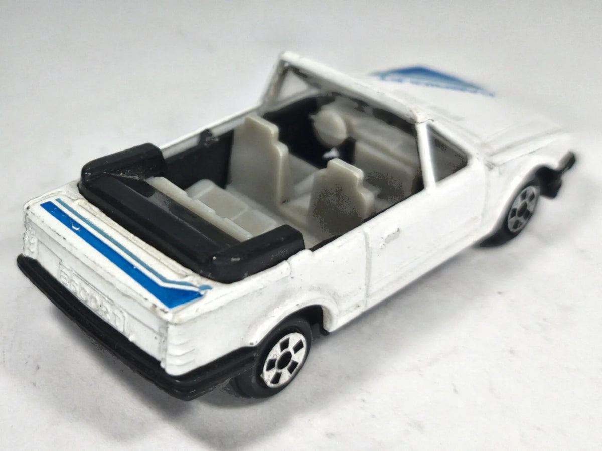 Ford Escort Cabriolet Zylmex 1:64 Kabriolet Biały Samochód osobowy – zdjęcie 3