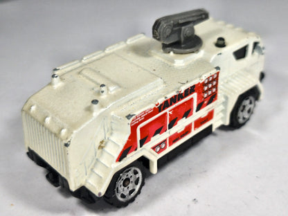 AIRPORT FIRE TANKER Matchbox 2003 Biały 1:64 – zdjęcie 3