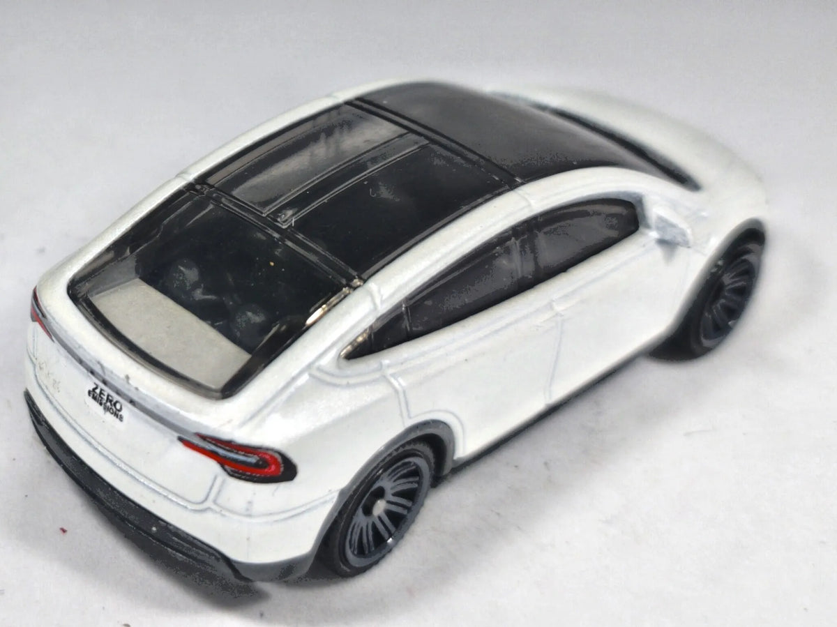 Tesla Model X Matchbox 2021 Mainline 1:64 Luzak Biały – zdjęcie 3