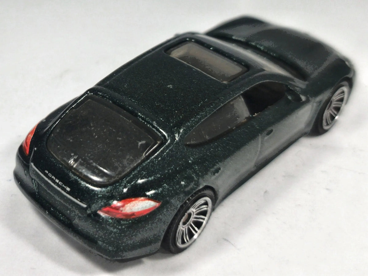 Porsche Panamera Matchbox 2010 1:64 Luzak Zielony – zdjęcie 3