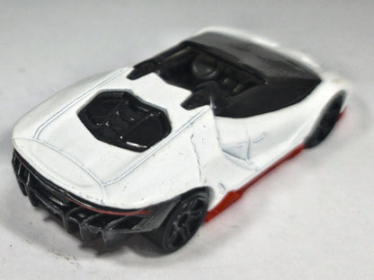 Lamborghini Centenario Hot Wheels 2018 Mainline 1:64 Luzak Biały – zdjęcie 3